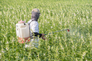 man spraying roundup - exposed to roundup weed killer causing cancer - dolman law group