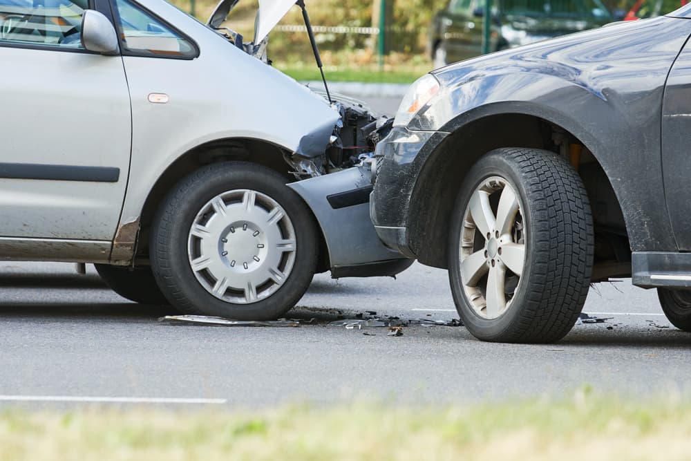 Accidente de coche en la calle